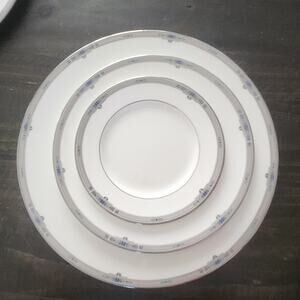 Wedgewood Amherst 10 piece dinner set. Platinum bone china.